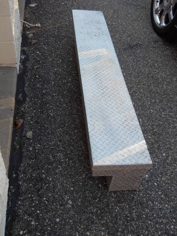 lot 70 image: Aluminum Tread  Diamond Plate Truck Tool Box  NO KEYS