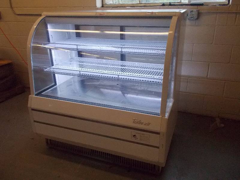 lot 302 image: Lighted cooled Display Case