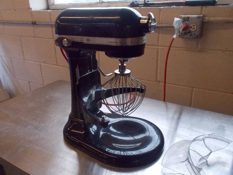 lot 303 image: Commercial Mixer