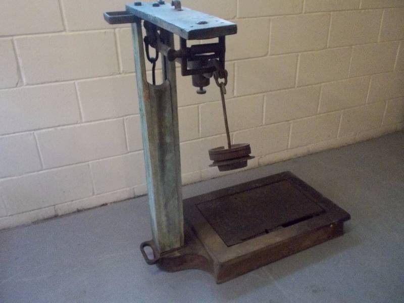 lot 310 image: Platform Scale