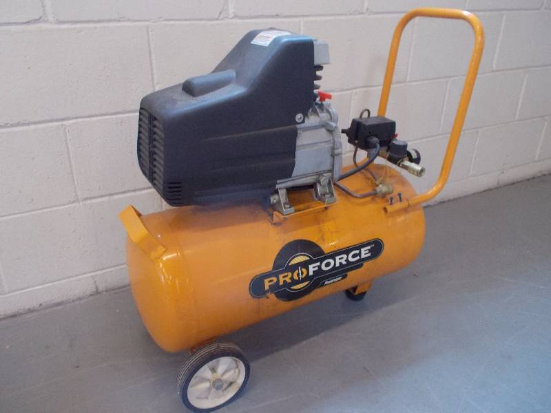 lot 323 image: Air Compressor