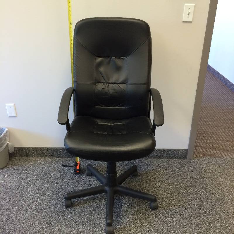 lot 3 image: Executive Black High Back Swivel Conference Room Chair - Nice Condition Height adjustable for a comfortable sitting posture Adjustable tilt tension- increase or decrease the resistance to suit your movements and weight