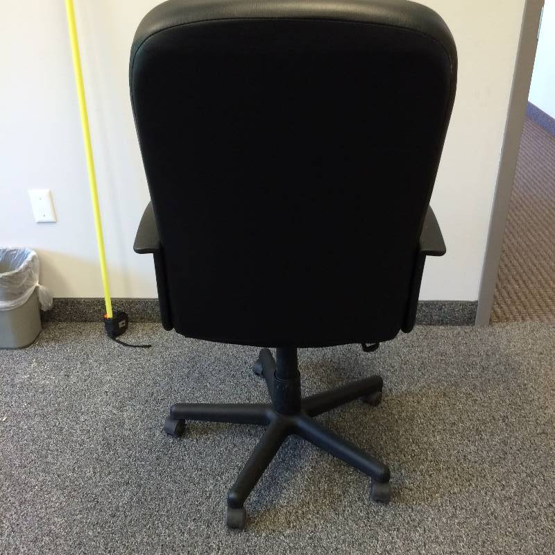 lot 7 image: Executive Black High Back Swivel Conference Room Chair - Nice Condition Height adjustable for a comfortable sitting posture Adjustable tilt tension- increase or decrease the resistance to suit your movements and weight