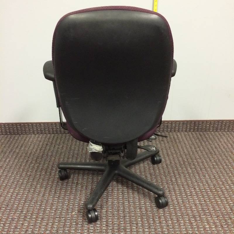 lot 19 image: Quality Commercial Grade Allsteel Trooper Multi Task Executive Chair - This has tons of Pneumatic Adjustments - Nice Condition