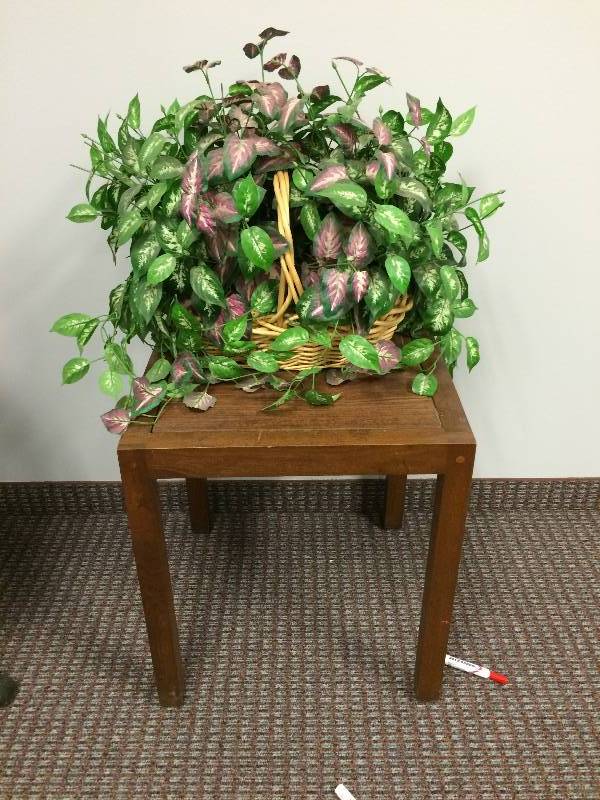 lot 39 image: Artificial Plant & Table