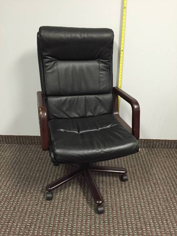 lot 58 image: Vintage Wood And 100% Leather Swivel High Back Tilt Office Chair - Wear In Areas