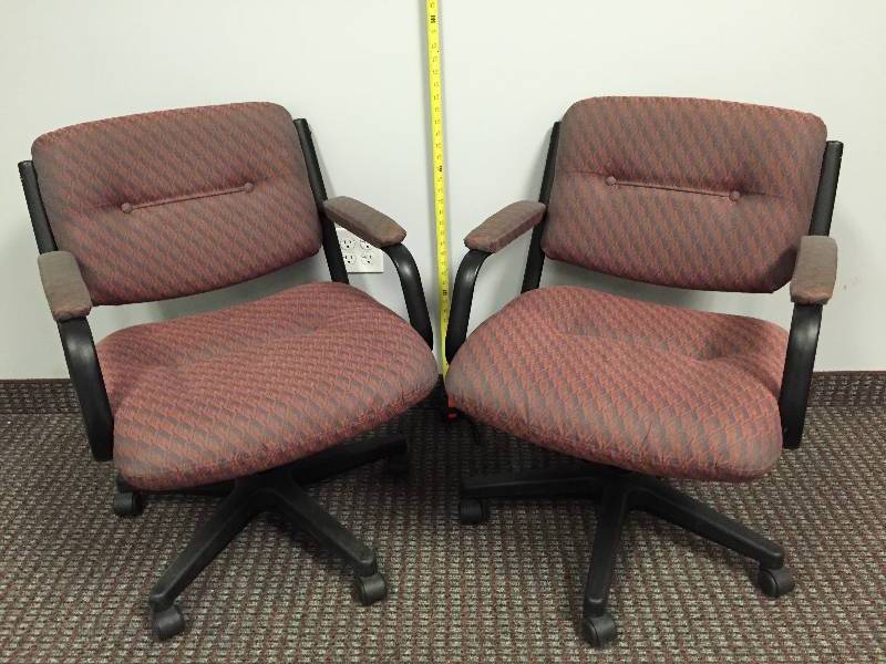 lot 66 image: Pair United Chair Company Swivel Rolling Fabric Chair - Very Solid Built Chairs - Fabric Could Use Some Cleaning