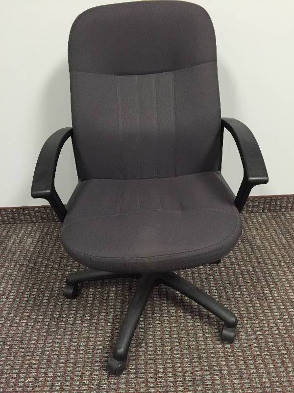 lot 68 image: Black Fabric Adjustible Swivel Office Chair - Nice Condition