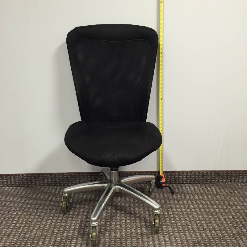 lot 74 image: Sleek OCM Intl Foam & Mesh Hi Back Executive Swivel Rolling Chair - Nice Condition
