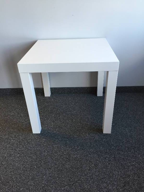 lot 81 image: White Table