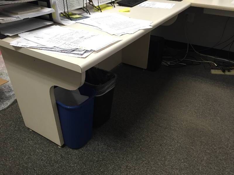 lot 90 image: Large L Shape Workstation Desk With Center Drawer & Filing Drawers - Nice Condition