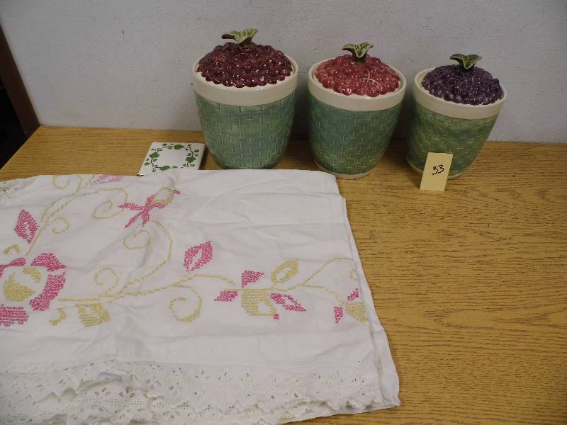 Pfaltzgraff Cannisters - Table Cloth