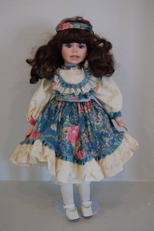 lot 6 image: Porcelain Doll