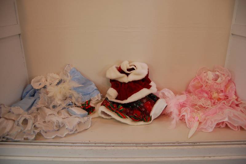 lot 39 image: Doll Clothes