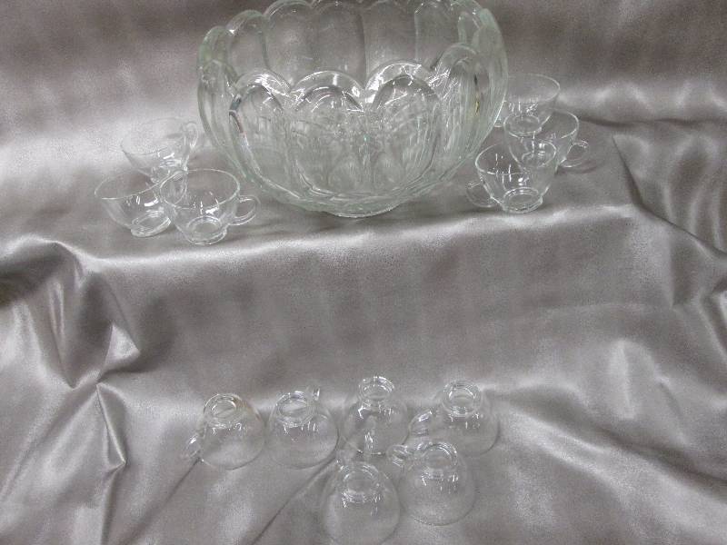 Glass punchbowl with 12 cups...