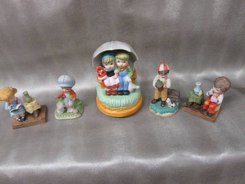 Lot of 5 Children figurines includi...