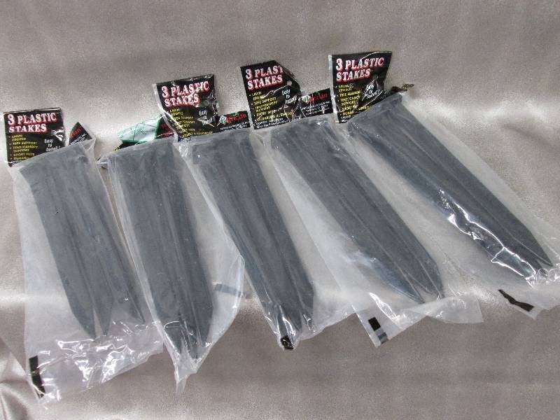 Lot of 5 pks plastic stakes, 3pk...