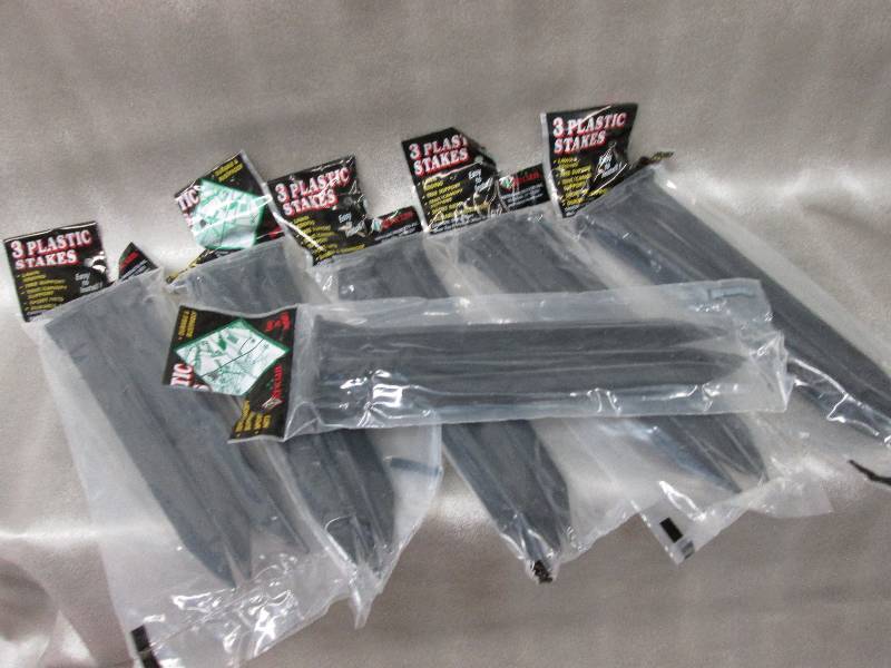 Lot of 6 pks plastic stakes, 3pk...