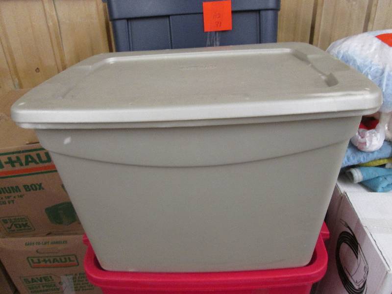 Grey Sterilite 18 gal tote with lid...