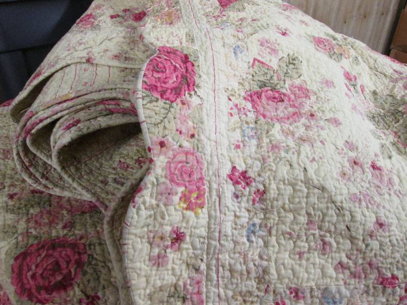 Quilted Floral Queen Bedspread and ...
