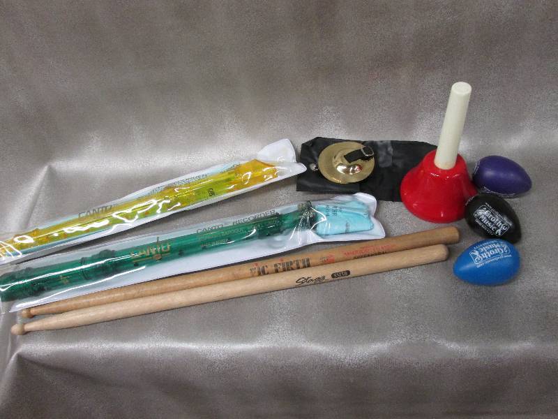 2 Canto Musical Recorders, Drumstic...