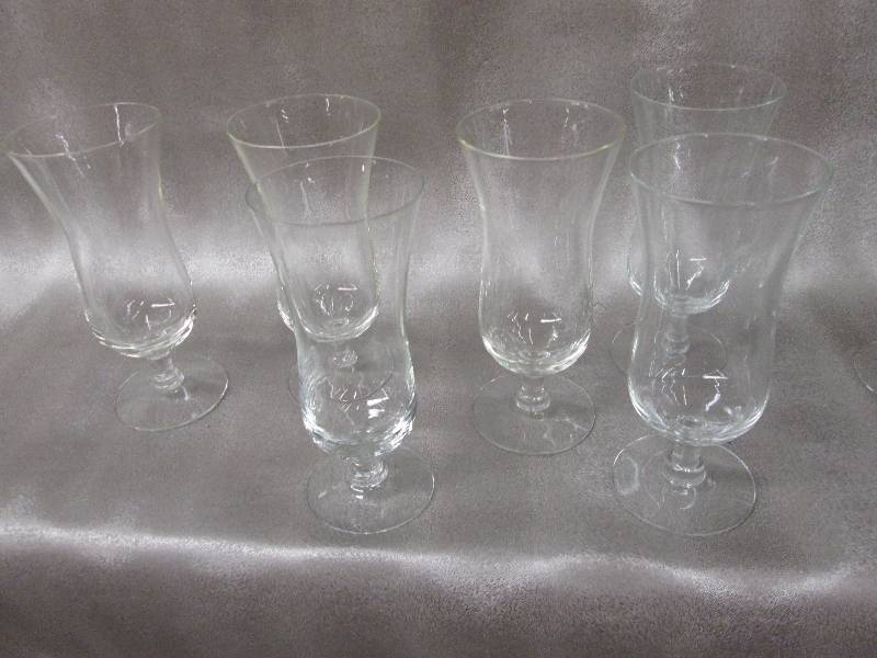 Set of 6 clear glasses, bonus 1 ext...