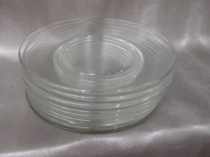 Set of 8 clear glass plates, 8 inch...