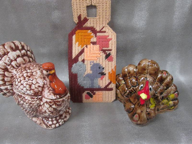 Lot of 2 ceramic Thanksgiving turke...
