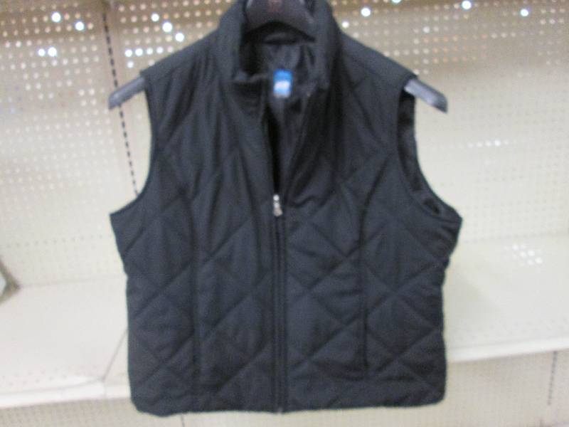 Black quilted zip vest, no size giv...