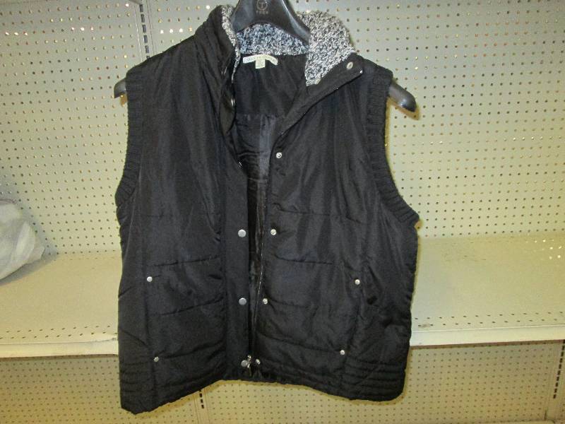 Black Qquilted zip vest, XL Caroly...