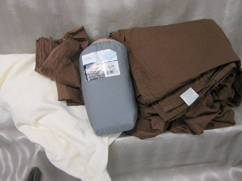 Assorted sheets, 1 pillow case, 1 n...