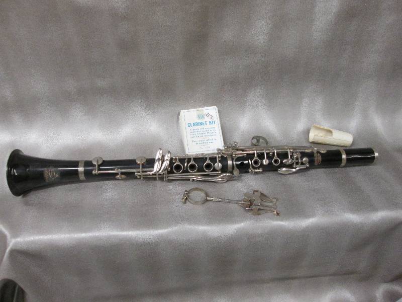 Clarinet with kit...