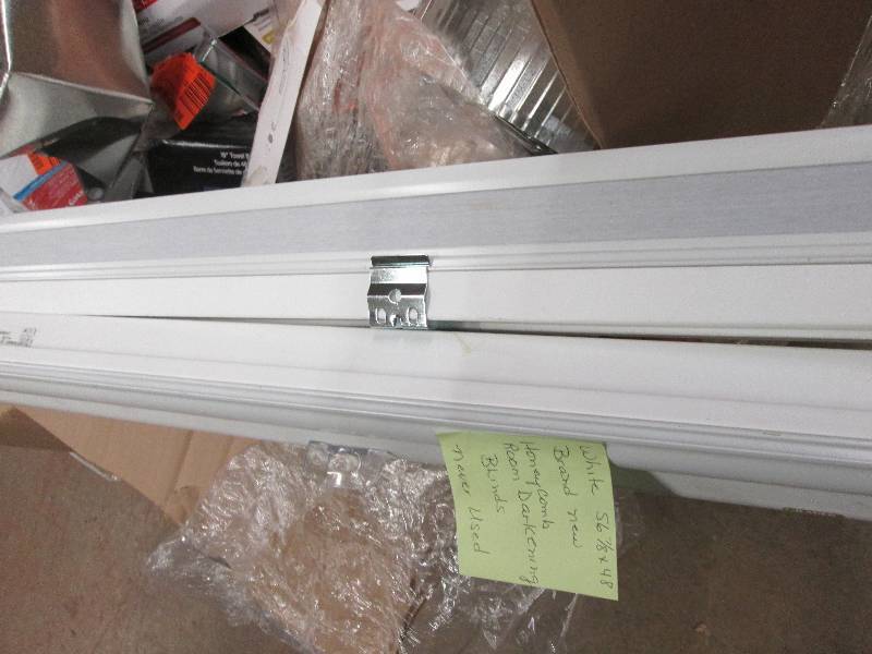 Brand new pair of honeycomb room da...