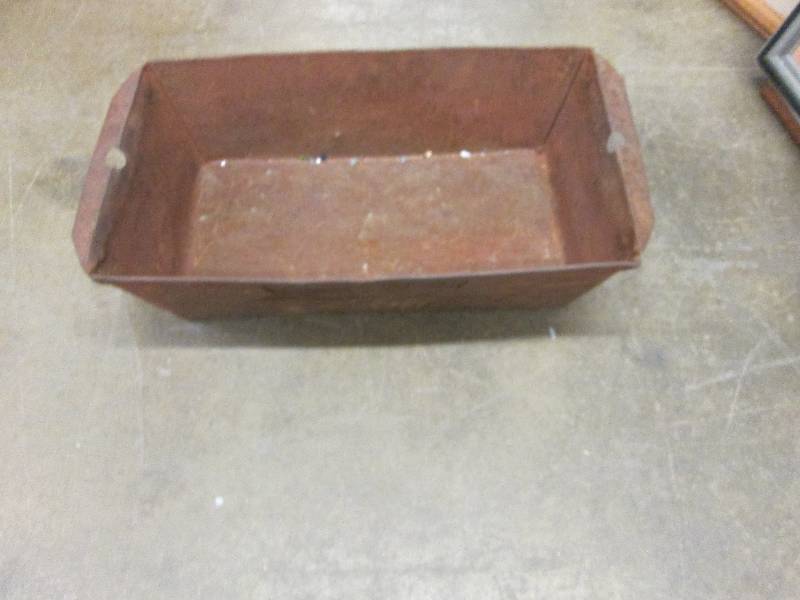 Metal tray- vintage...