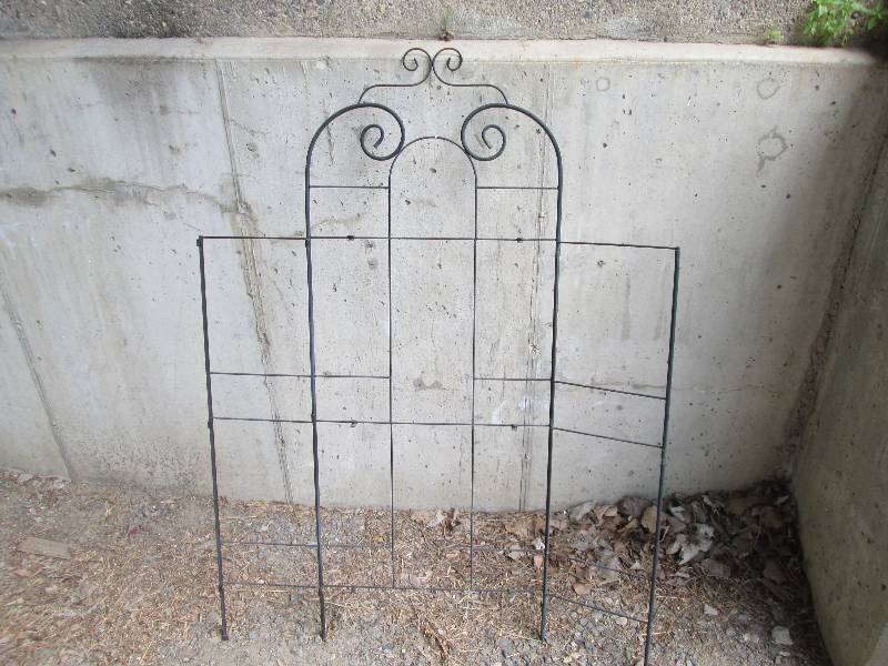 Collapsible garden trellis...