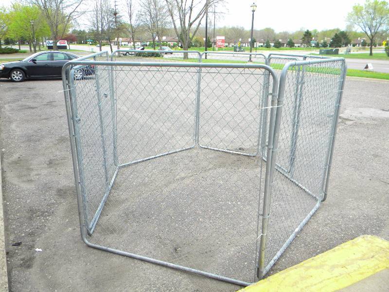 lot 227 image: Dog Kennel Panels