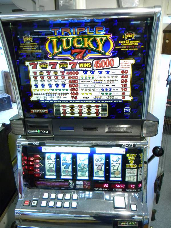 Lucky Kingdom Slots Machine