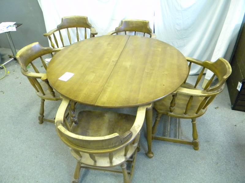 lot 239 image: Round Wood Table