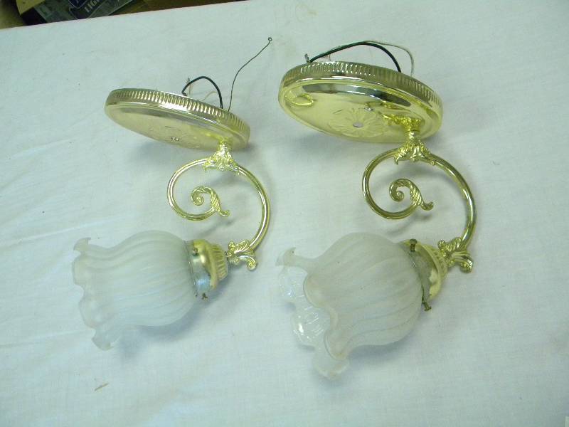 lot 248 image: 2 Light Fixtures