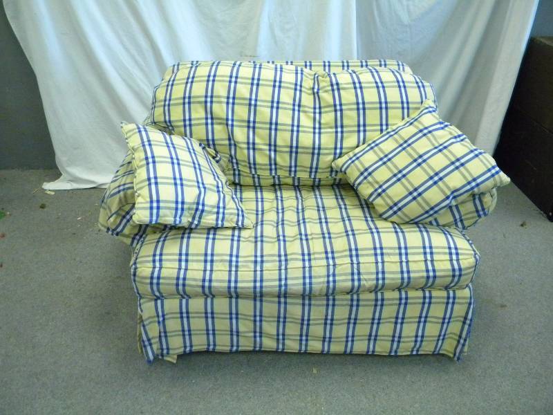 lot 250 image: Oversize Chair Sleeper