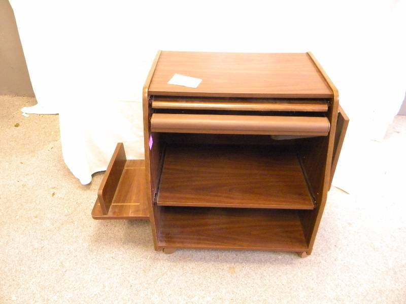 lot 255 image: Rolling Computer Cart