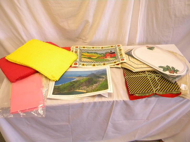 lot 256 image: Linens