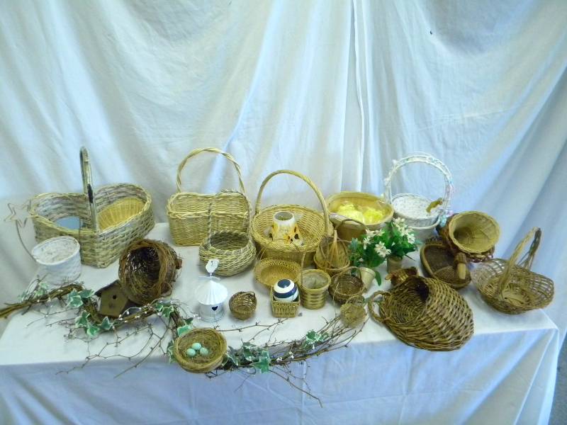 lot 263 image: Baskets