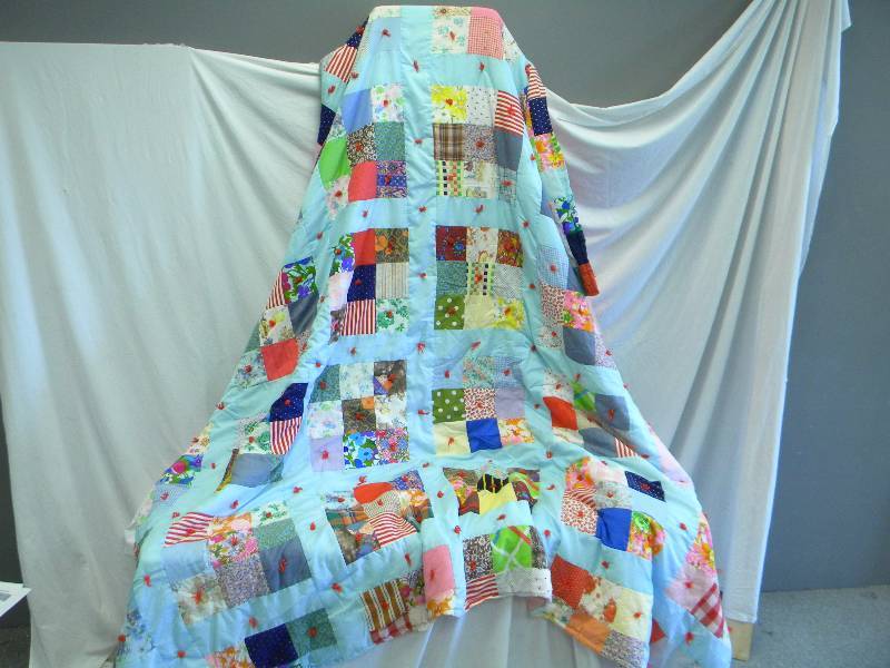 lot 266 image: Handmade Quilt