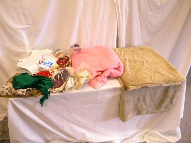 lot 269 image: Linens and Crafts