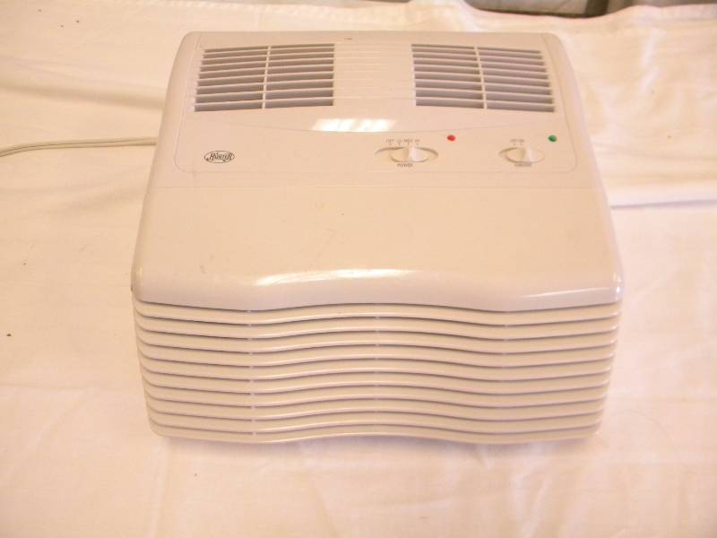 lot 273 image: Air Cleaner