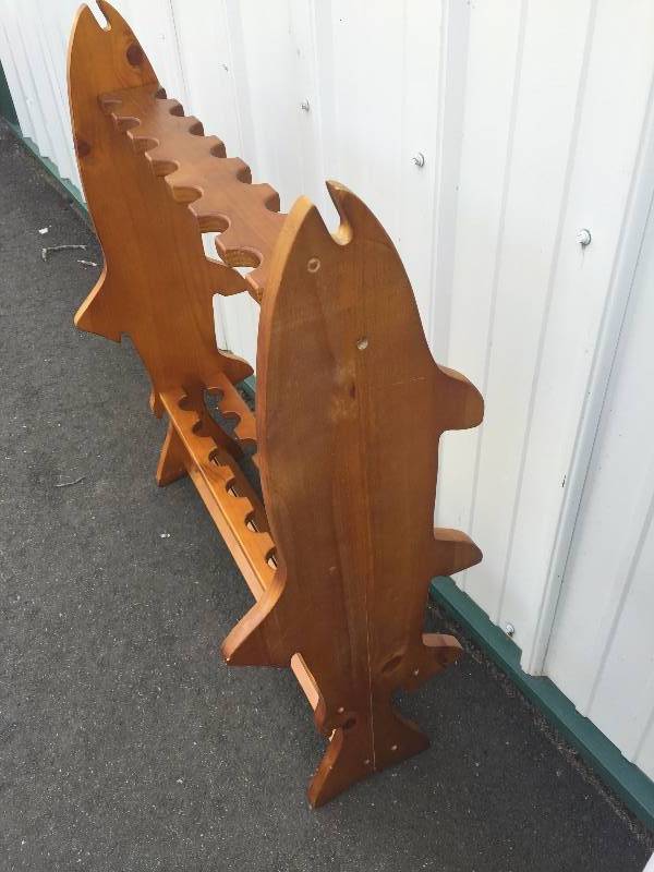 lot 4 image: Organized Fishing Floor Rack
