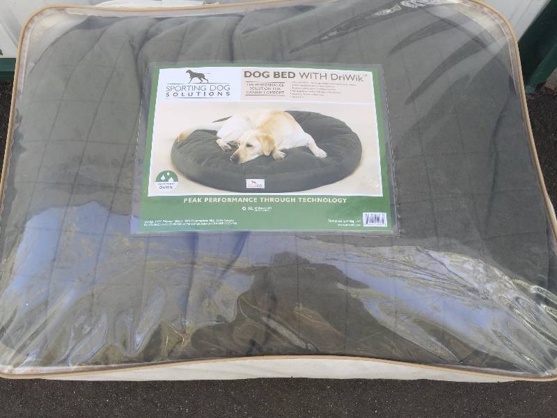 lot 6 image: XL Round Dog Bed