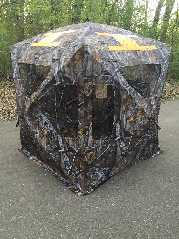 lot 22 image: Invisi-Bull 1-Person Ground Blind