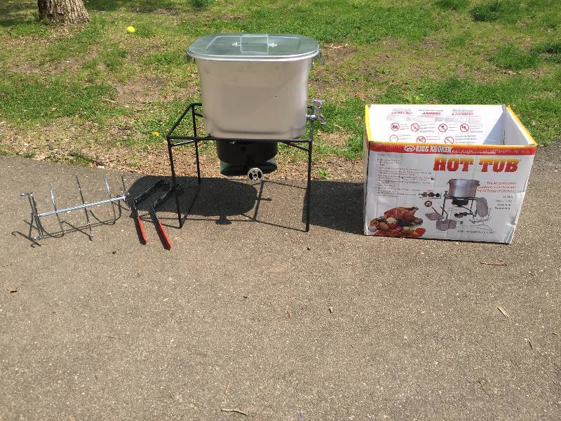 lot 39 image: King Kooker Outdoor Cooker Hot Tub